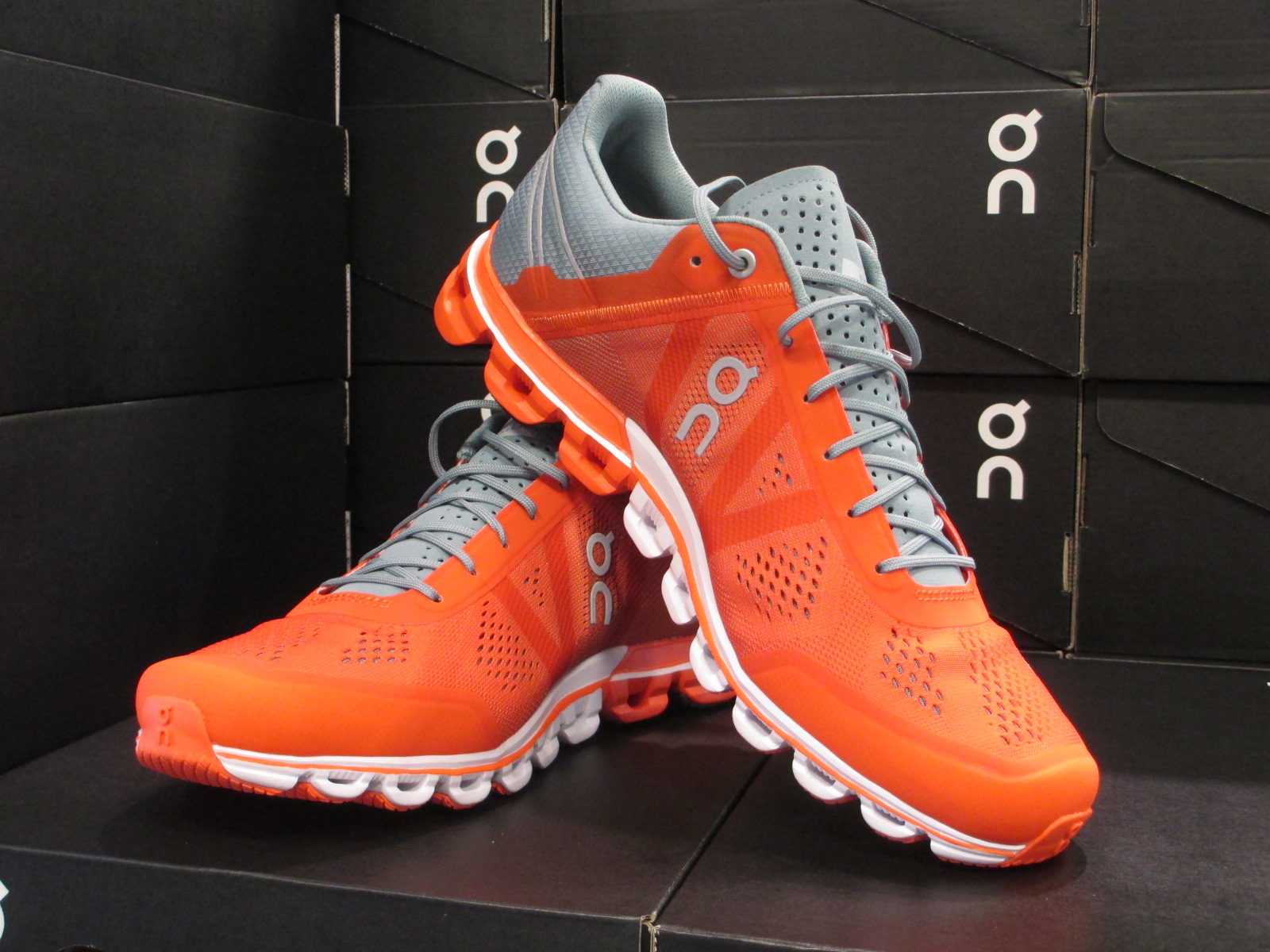 ON ランニングシューズ ランニングシューズ「on（オン）」正規販売店：しゃりんかんニュース